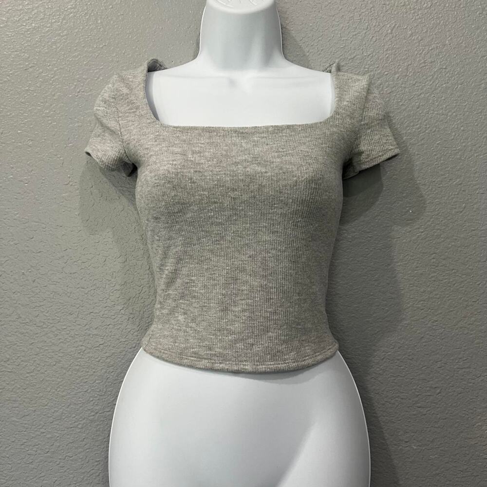 7day wknd gray square neck crop sze S